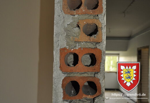 2011-Abriss Stabsgebaude Glinde (20)