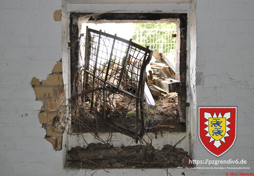 2011-Abriss Stabsgebaude Glinde (9)