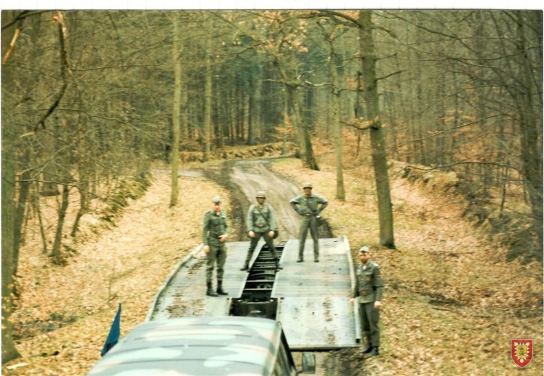 Panzerschnellbr  cke M48   ber Br  cke im Wald verlegt3