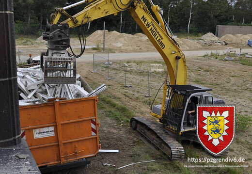 2011-Abriss Stabsgebaude Glinde (18)