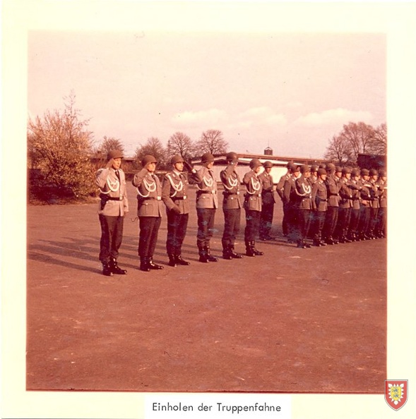 1965-Truppenfahne einholen-2