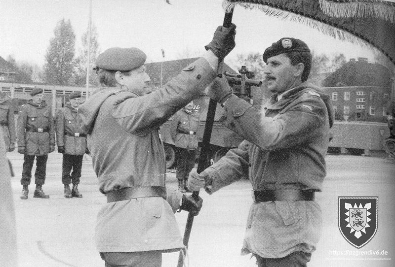 04  obergabe der Truppenfahne