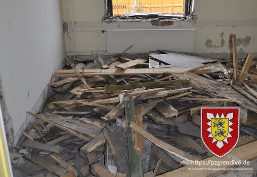 2011-Abriss Stabsgebaude Glinde (5)