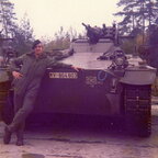 Panzerfahrer Hgf Schumann mit seinem Lieblingsfahrzeug