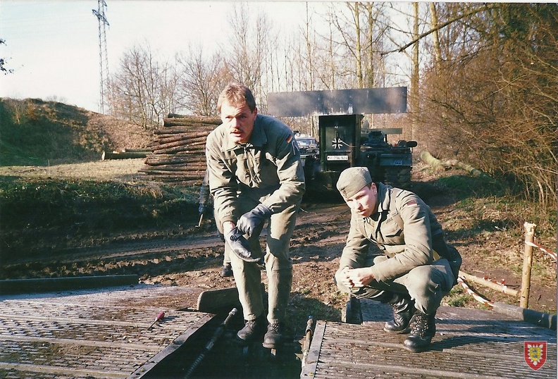 Bruecke legen in Hammer (bei Moelln)mit dem M 48 Brueckenleger (9)