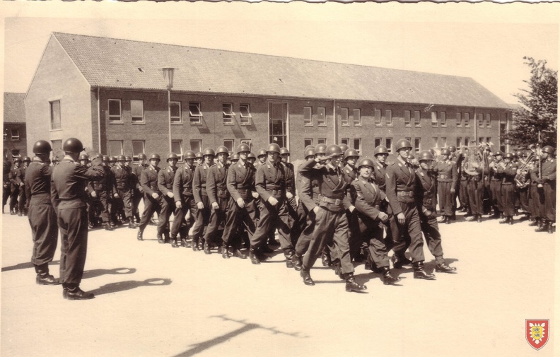 1958-03 - Einzug des Bataillon in die neuerbaute Truppenunterkuft Boostedt  Links der Kommandeur
