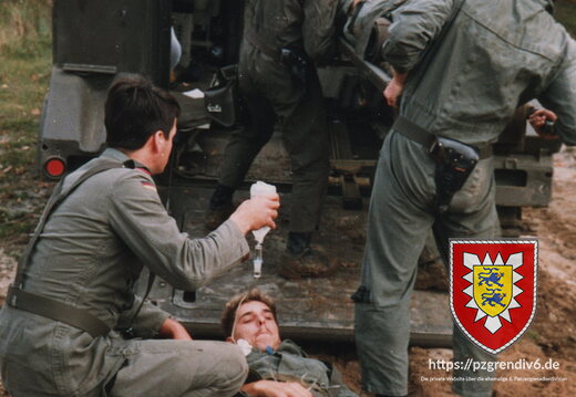 1989 - Bergeuebung InstZg vor Offz und Uffz des Btl und SanGrp im Gefecht (5)