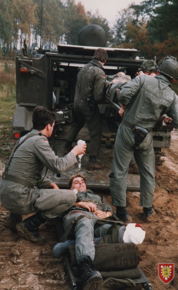 1989 - Bergeuebung InstZg vor Offz und Uffz des Btl und SanGrp im Gefecht (5)