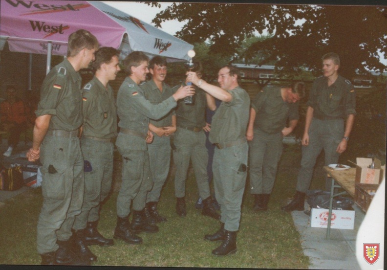 1989 - Paddeltour der 1 Kompanie 5.jpg