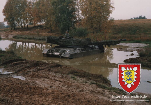 1989 - Bergeuebung InstZg vor Offz und Uffz des Btl und SanGrp im Gefecht (2)