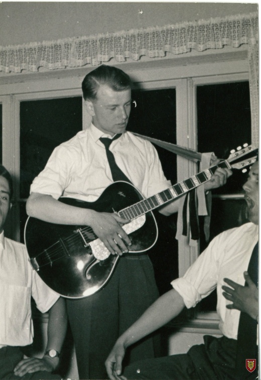 Peter Kolbe mit Gitarre