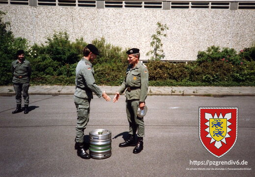 1989 - Goltz-Kaserne - Btl-Appell nach der TUP C - Auszeichnung durch den BtlKdr (7)