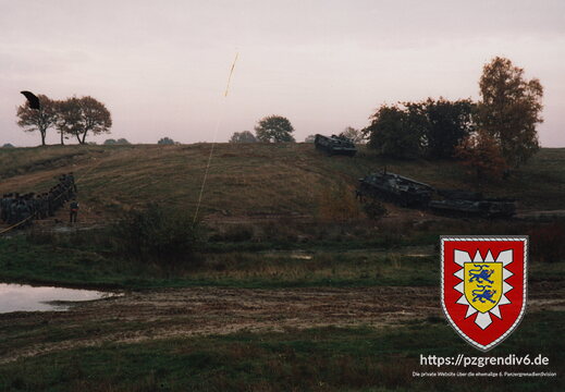1989 - Bergeuebung InstZg vor Offz und Uffz des Btl und SanGrp im Gefecht (4)