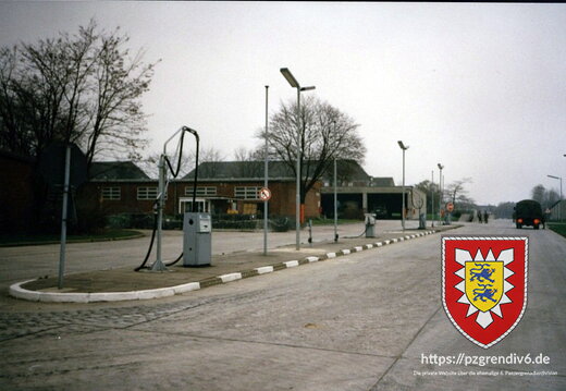 1986-11 Boehn Kaserne Tankstelle (1 von 2)