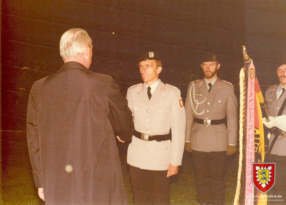 Fahnenband 3