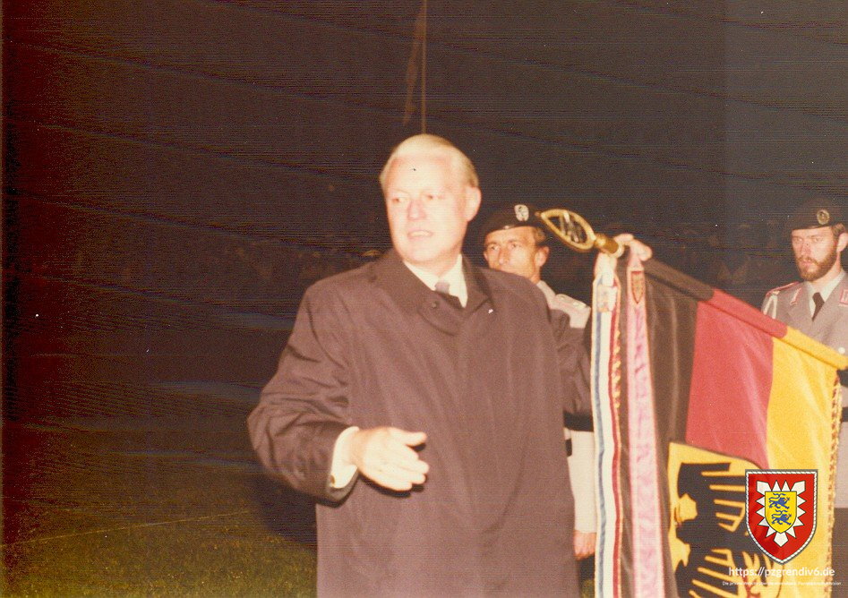 Fahnenband 4