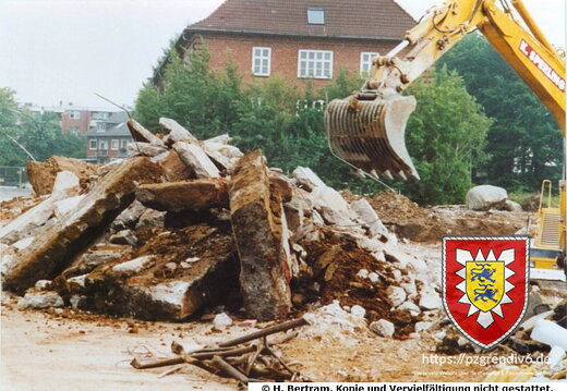 1998-02-28 BK Aufraemen am Eingang