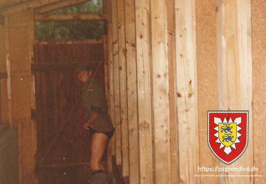 20111225-UA Lehrgang Juli-September 1980 2173 Sennelager  noch nicht auf dem scheisshaus ist man sicher Heinrich Lohre