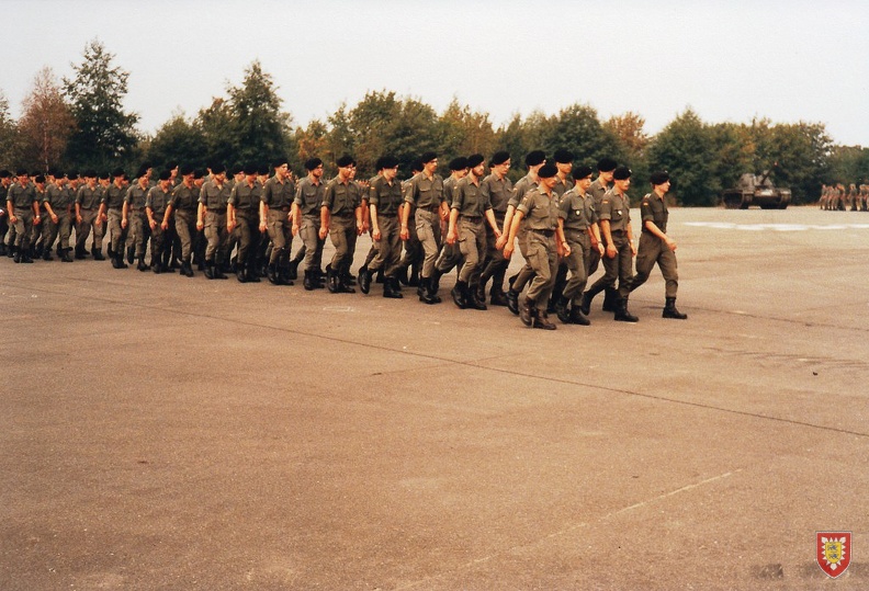 1983-07 Sachsenwald-Kaserne Geloebnis 04