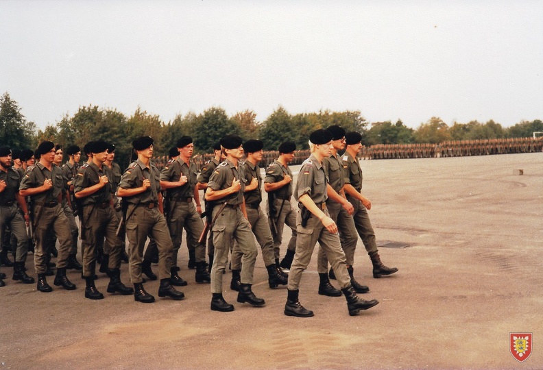 1983-07 Sachsenwald-Kaserne Geloebnis 05