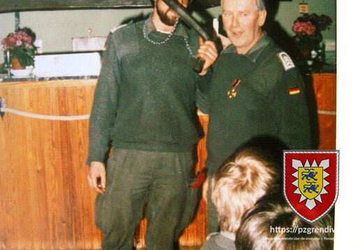 045-1 Schirrm. HamannEhrenkreuz Gold