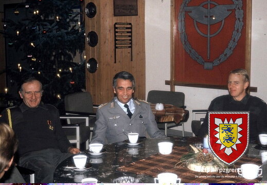 137-1 Auszeichnung -Oberst Hänseler- Spieß ausgezeichnet
