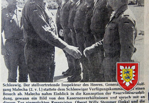 192 Spalier am Kasernentor hoher Besuch