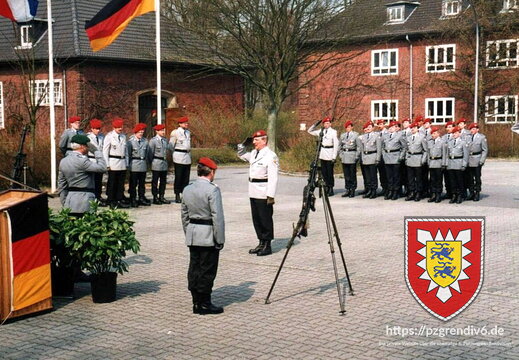 258 übergabe an Maj Hoffmann