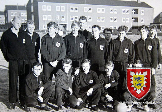 077 - 87-2  Sport.Fußball Wachhalbzug