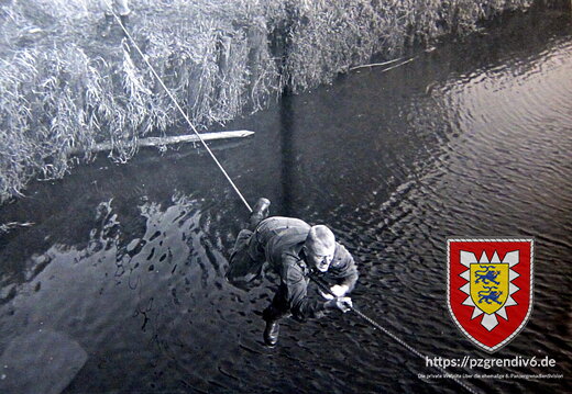 090 - 96 Lt. Wilckens mit Schleusseil über Stör
