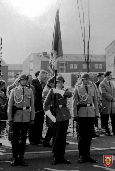 13-4 1965 Mai - Übergabe Truppenfahne - OLt Bernd Risch &amp; Rainer Weber (2)
