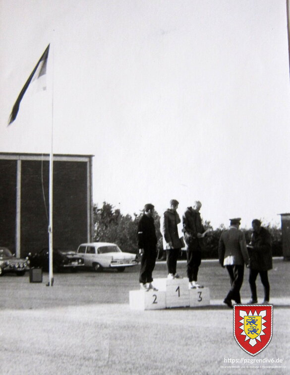 035 014-05 Btl Sp Fest Siegerehrung  Wilckens rechts