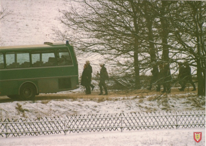 1982-04 - SAS Kellinghusen - Ostermarsch - Demonstranten an SAS (5)