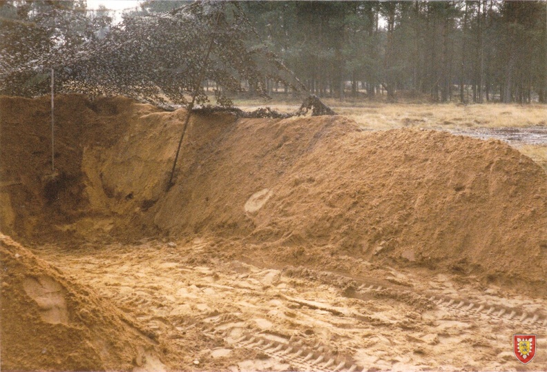 1988 - TrÜbPl Munster - Bauen von Feuerstellungen (20).jpg