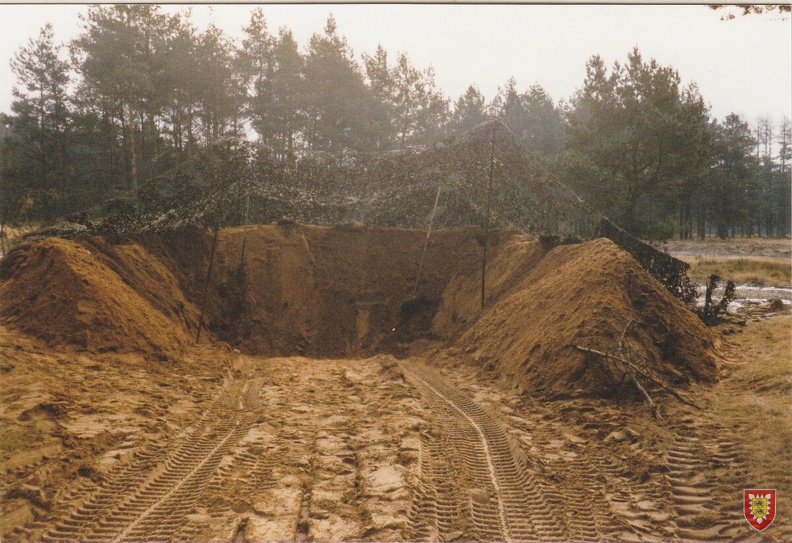 1988 - TrÜbPl Munster - Bauen von Feuerstellungen (8).jpg