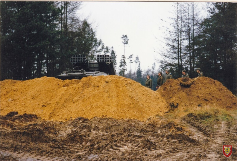 1988 - TrÜbPl Munster - Bauen von Feuerstellungen (9).jpg