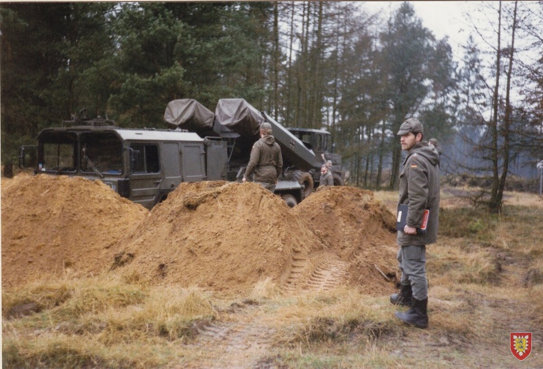 1988 - TrÜbPl Munster - Bauen von Feuerstellungen (5).jpg