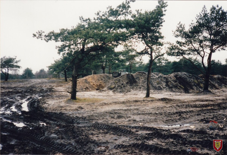 1988 - TrÜbPl Munster - Bauen von Feuerstellungen (1).jpg