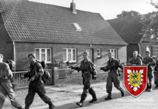 100km Marsch PzGrenBtl 162 0013 a