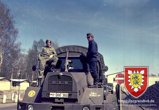 1971-06-xx Stammeinheit 1.177 Böhn Kaserne Hamburg links Gefr. Kremer  Blaumann Gefr. Arning Sollte Truppenübungsplatz Munster-Lager sein