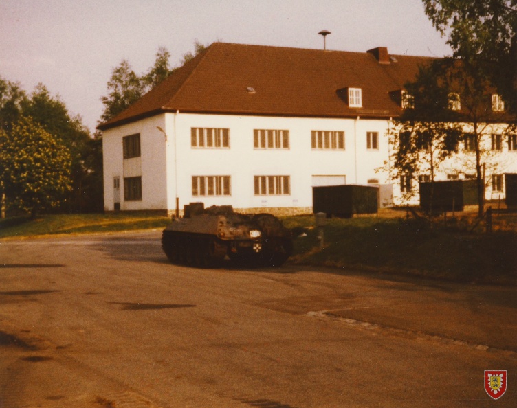 Hauptgebäude (Blick auf den nördlichen Teil) - an der Straße Wüstland gelegen. (Büros, Waffenkammer und Lagerbereiche, Wachlokal für zivile Wache) 001