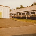 Blick auf die südliche Lagerhalle (wie Bild 3), links im Bild die zentrale Kfz-Wellblechhalle. 004