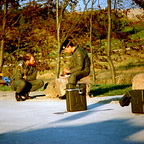Schulschiessen in Putlos (08-14.09.1990) - Spieß HFw Andresen beim Versorgen