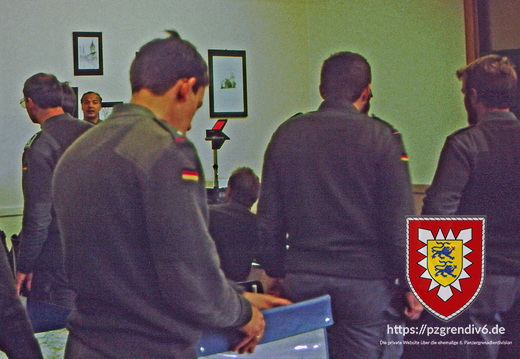 P01 Vorbesprechung mit S3 184 Maj Harder, links Lt Schütt (heute GenLt) rechts S4 Hptm Zielke