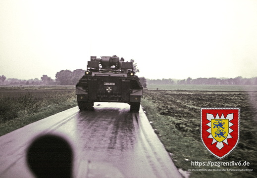 P26 Gren von PzGrenBtl 182 beziehen ihre Vert. Stellungen