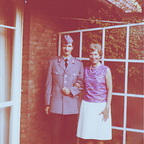 1973-10 W als Kanonier mit Mutter