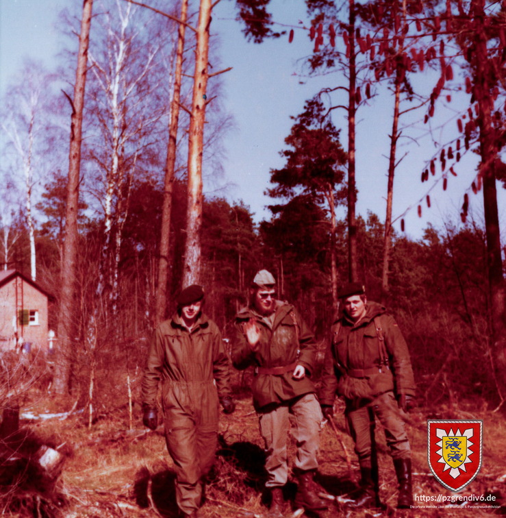 1977-01 - Gruppenfoto auf dem StOÜbPl Wentorfer Lohe - 007