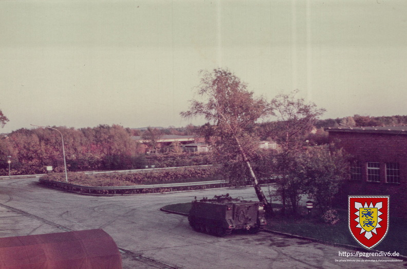 MTW M113 vor dem Umkleide- und Pausenraum (1)