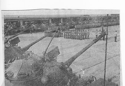 Parade und Verabschiedung mit schweren Kampfpanzern an der Sachsenwaldkaserne