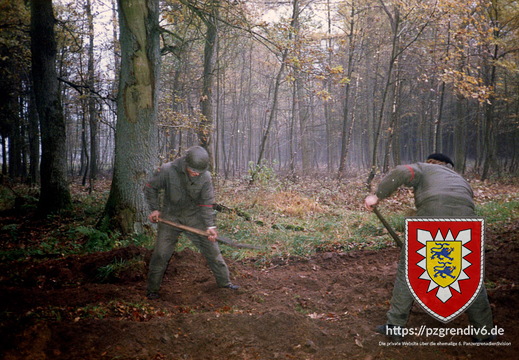 1987-10 - Spuren des Kampfpanzers verwischen 018